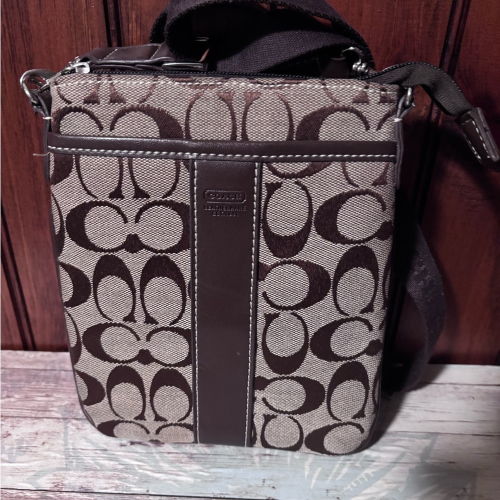 Coach Signature Brown Messenger Bag R6Z-8K06